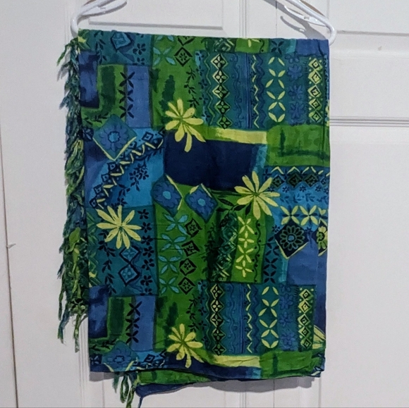 Rayon Sarong in Bold Blue Green & Yellow Design - Picture 3 of 3